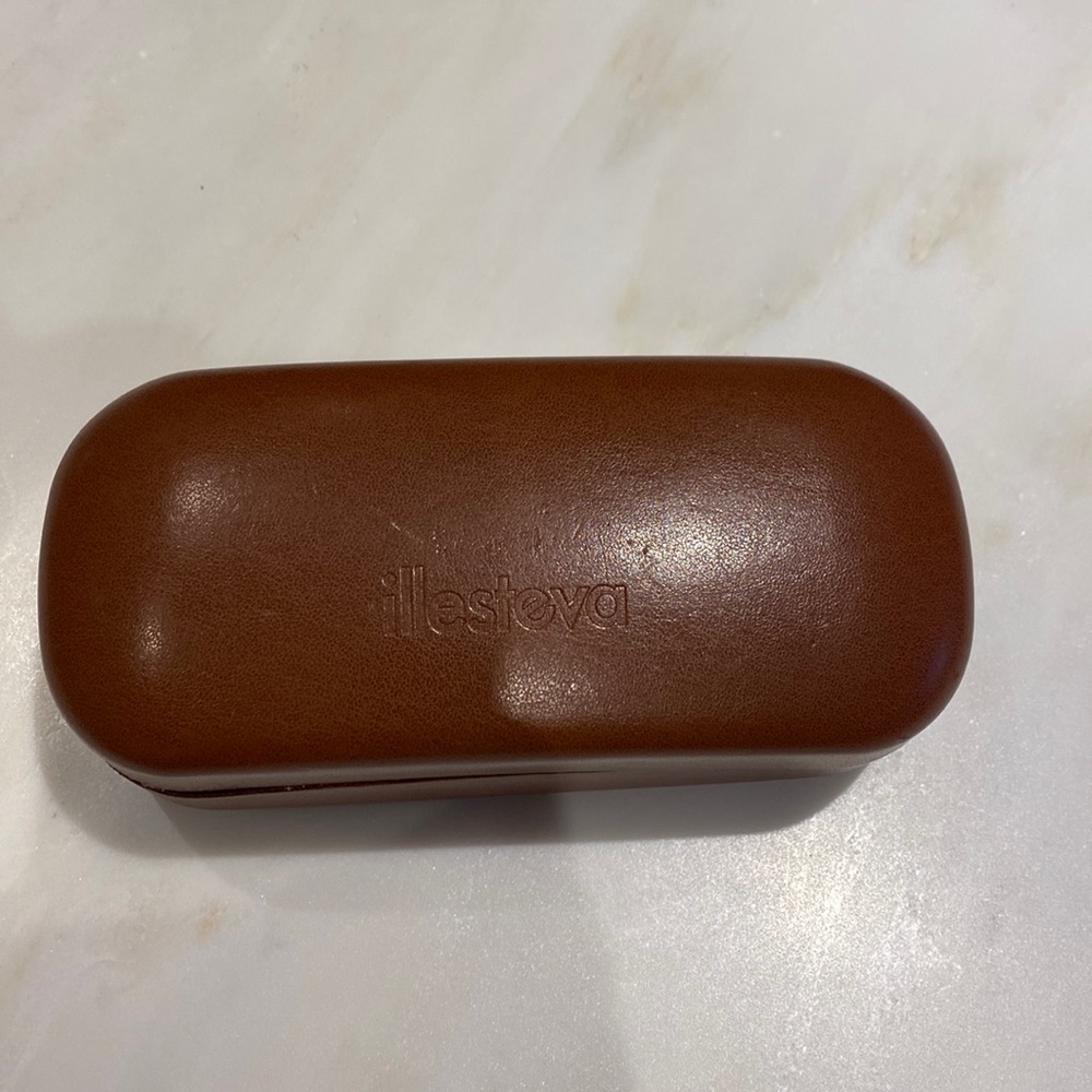 Illesteva sunglasses case
